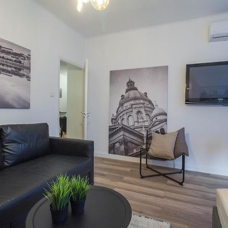 Standard Apartment By Hi5 - Madach Budapest Exterior photo