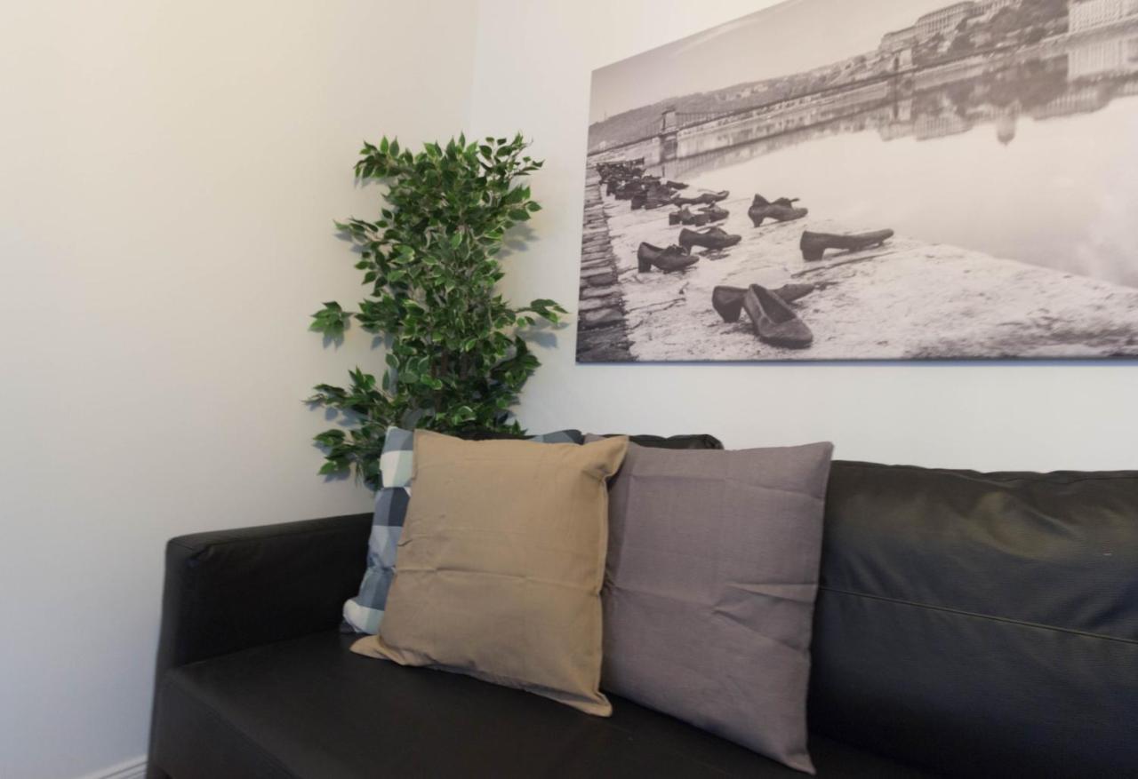 Standard Apartment By Hi5 - Madach Budapest Exterior photo