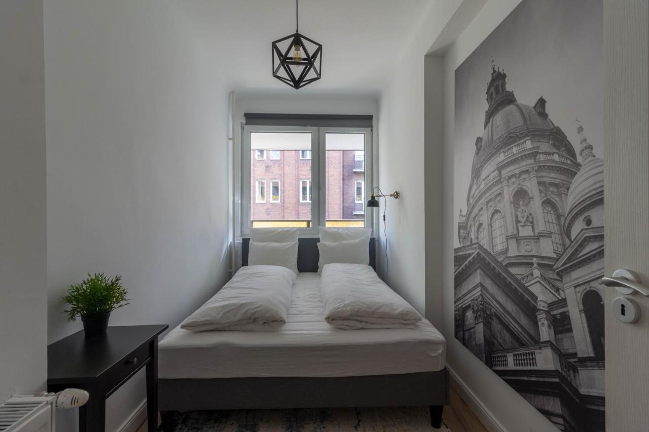 Standard Apartment By Hi5 - Madach Budapest Exterior photo